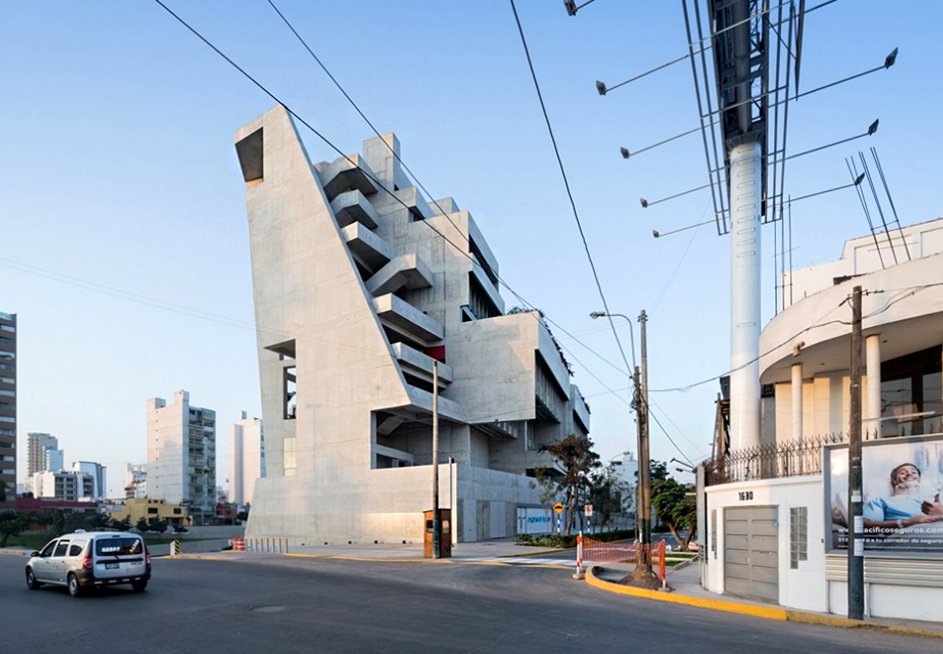 University Campus UTEC Lima. Courtesy of Grafton Architects. Фото: Iwan Baa