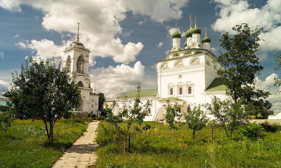 Свято-Богоявленский мужской монастырь с восточной стороны. Мстёра. 2016.  Фото: Сергей Овчинников / Фотобанк Лори