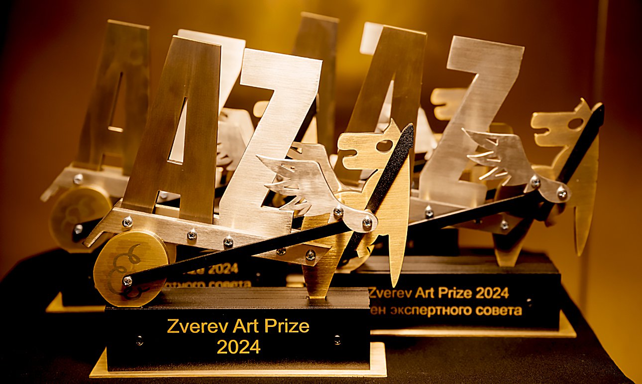 Статуэтки премии для художников Zverev Art Prize.  Фото: Музей AZ