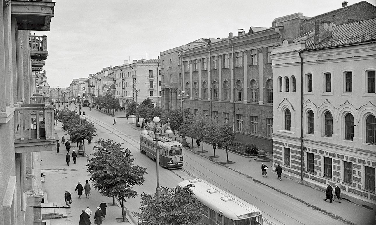 «Смоленск. Улица Большая Советская». 1963. Фото: Наум Грановский/Галерея Люмьер