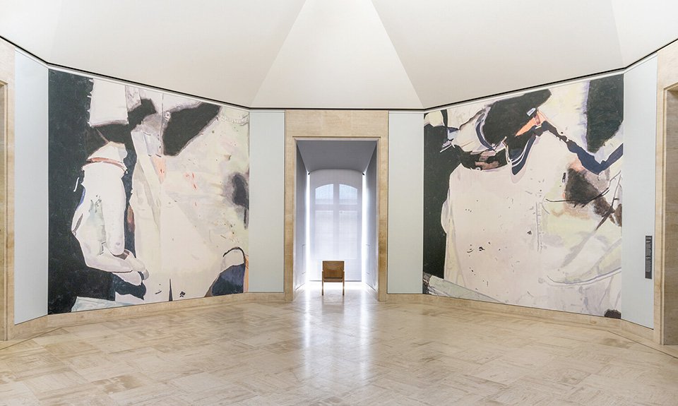 Полуабстрактные изображения будут украшать стены зала в течение года.  Фото: Musée du Louvre