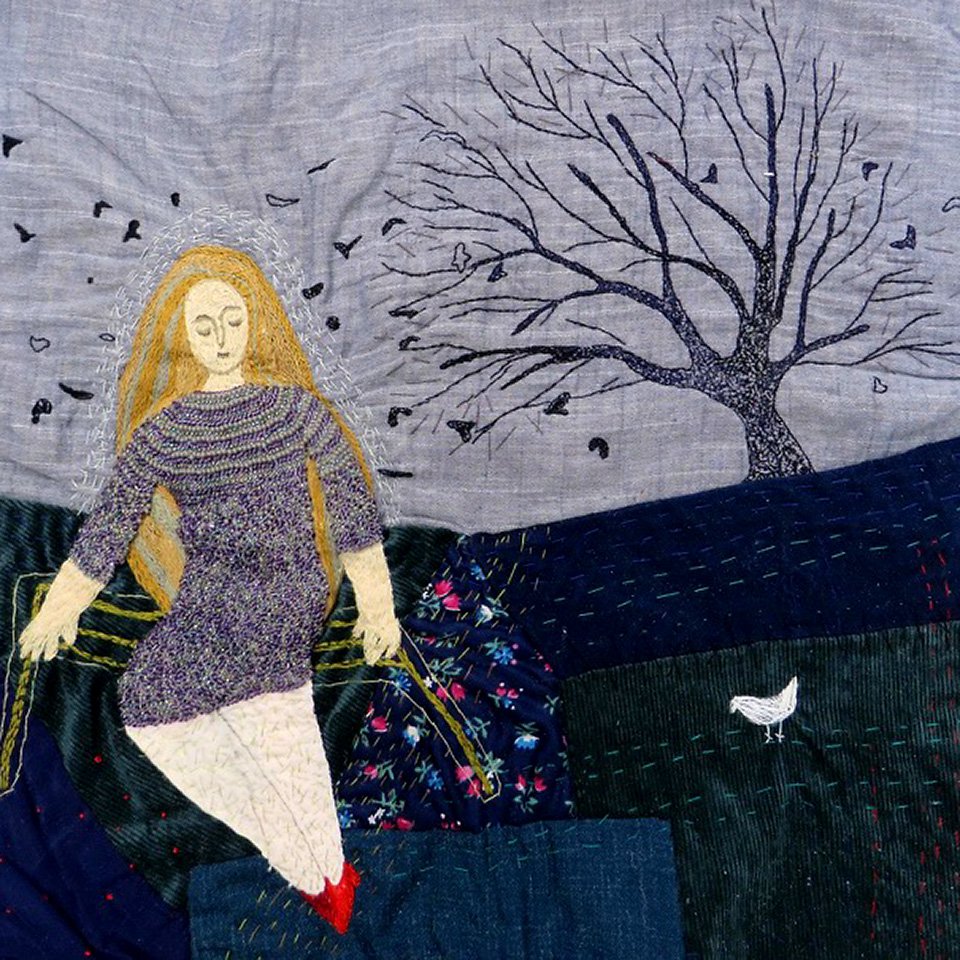 Работа Светланы Мухиной «Странная женщина» - вышивка по текстилю.  Фото: Не Галерея