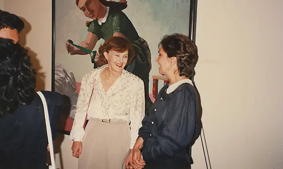 Арт-дилер, реставратор, музеолог Этелина Росас (слева) с художницей Паулой Регу в Музее Серралвеша. Порту, 1988.  Фото: Jorge Rosas
