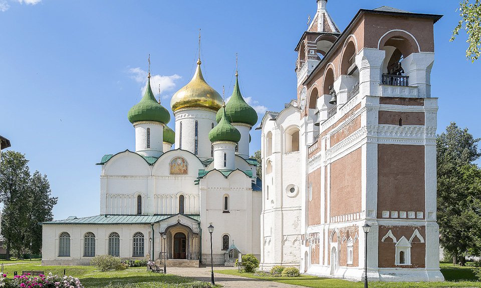 Спасо-Преображенский собор и звонница в Спасо-Евфимиевом монастыре. Суздаль. Фото: Wikimedia Commons