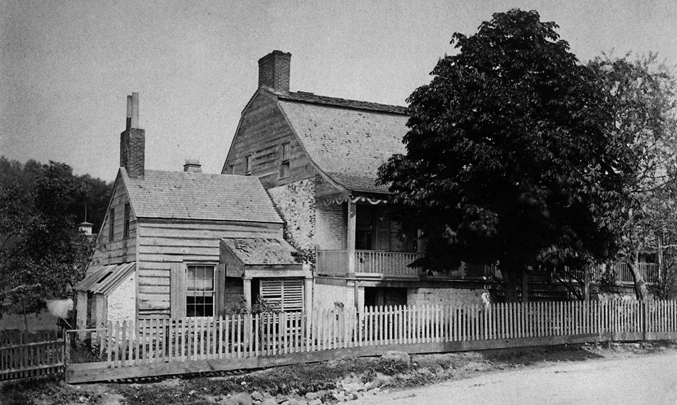 Фермерский дом Дикмана в голландском колониальном стиле был построен в 1784 году на Манхэттене.   Фото: Dyckman Farmhouse Museum Alliance
