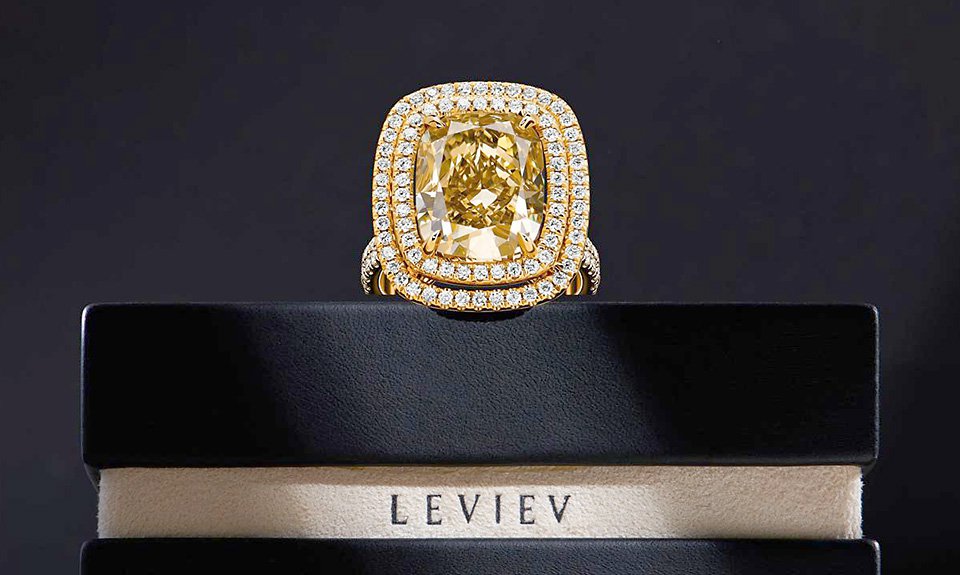 Кольцо с редким желтым фантазийным бриллиантом.  Фото: LEVIEV