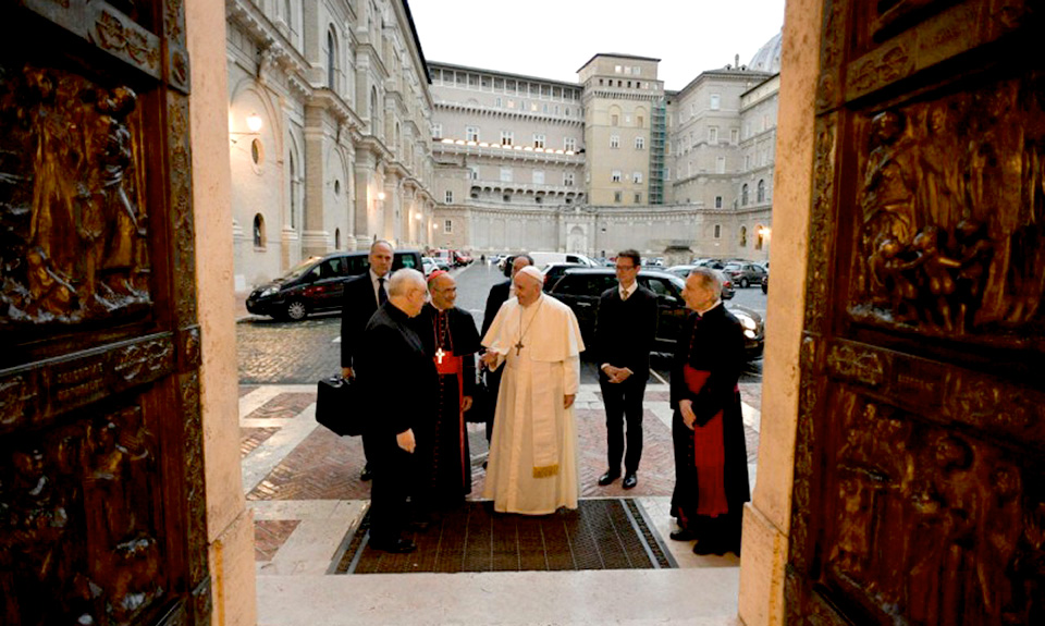 «Нам нужна новая красота»: папа римский открыл в Ватикане галерею современного искусства